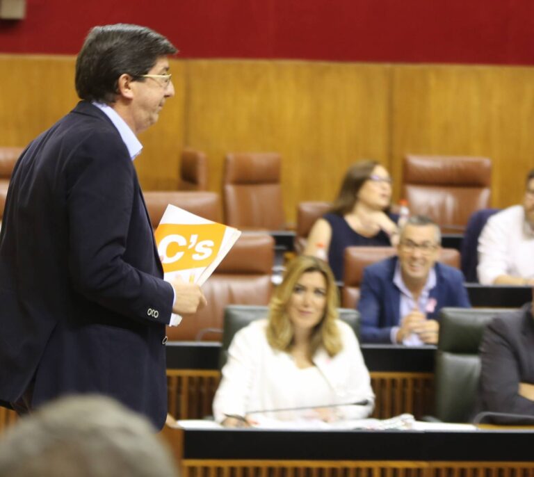 Susana Díaz convierte una de sus leyes estrella en un 'corta y pega' de la estatal