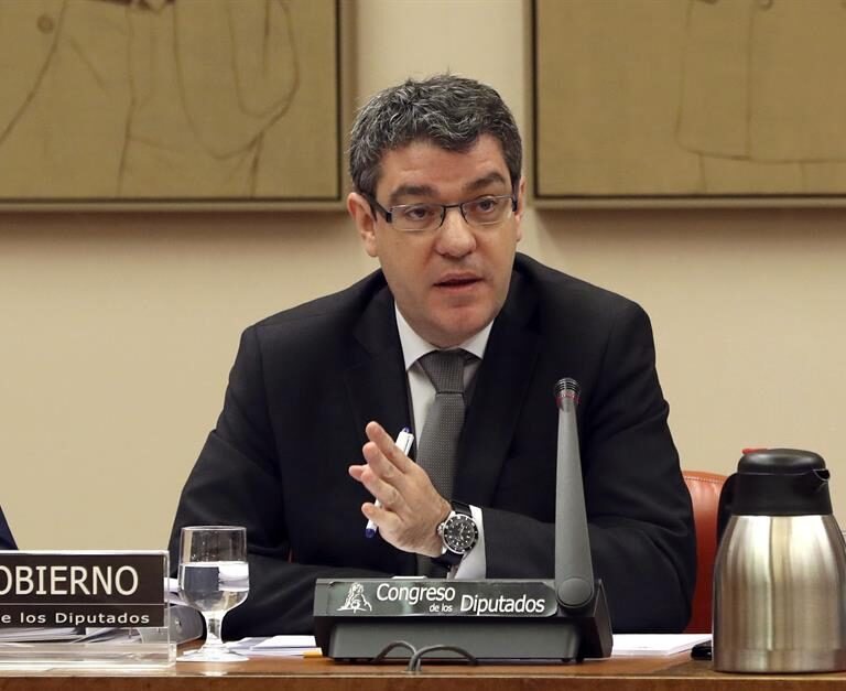 Nadal quiere que las eléctricas paguen parte de los servicios sociales de las CCAA