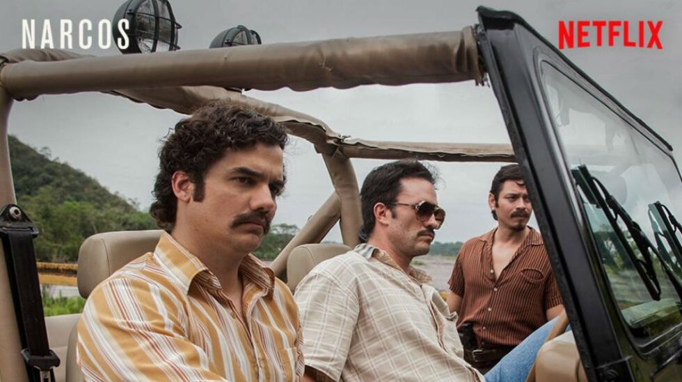 Cartel promocional de la serie Narcos, de Netflix.