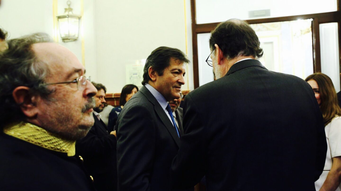Javier Fernández, junto al presidente del Gobierno, Mariano Rajoy.