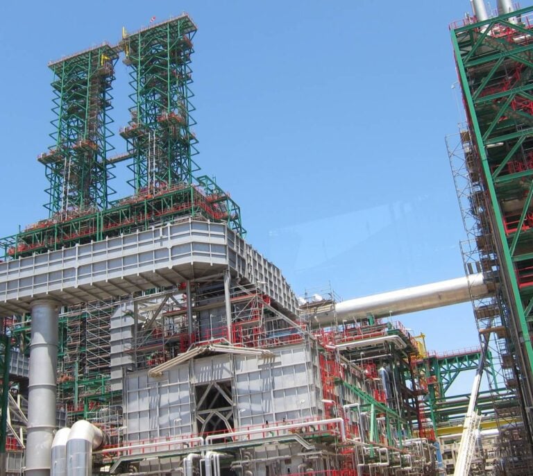 Las grandes empresas congelan los salarios tras el "hachazo" fiscal de Montoro