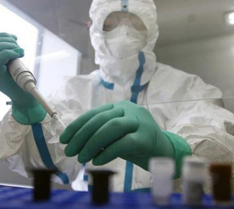 Las farmacéuticas se juegan un 'botín' de 42.00 millones con la vacuna