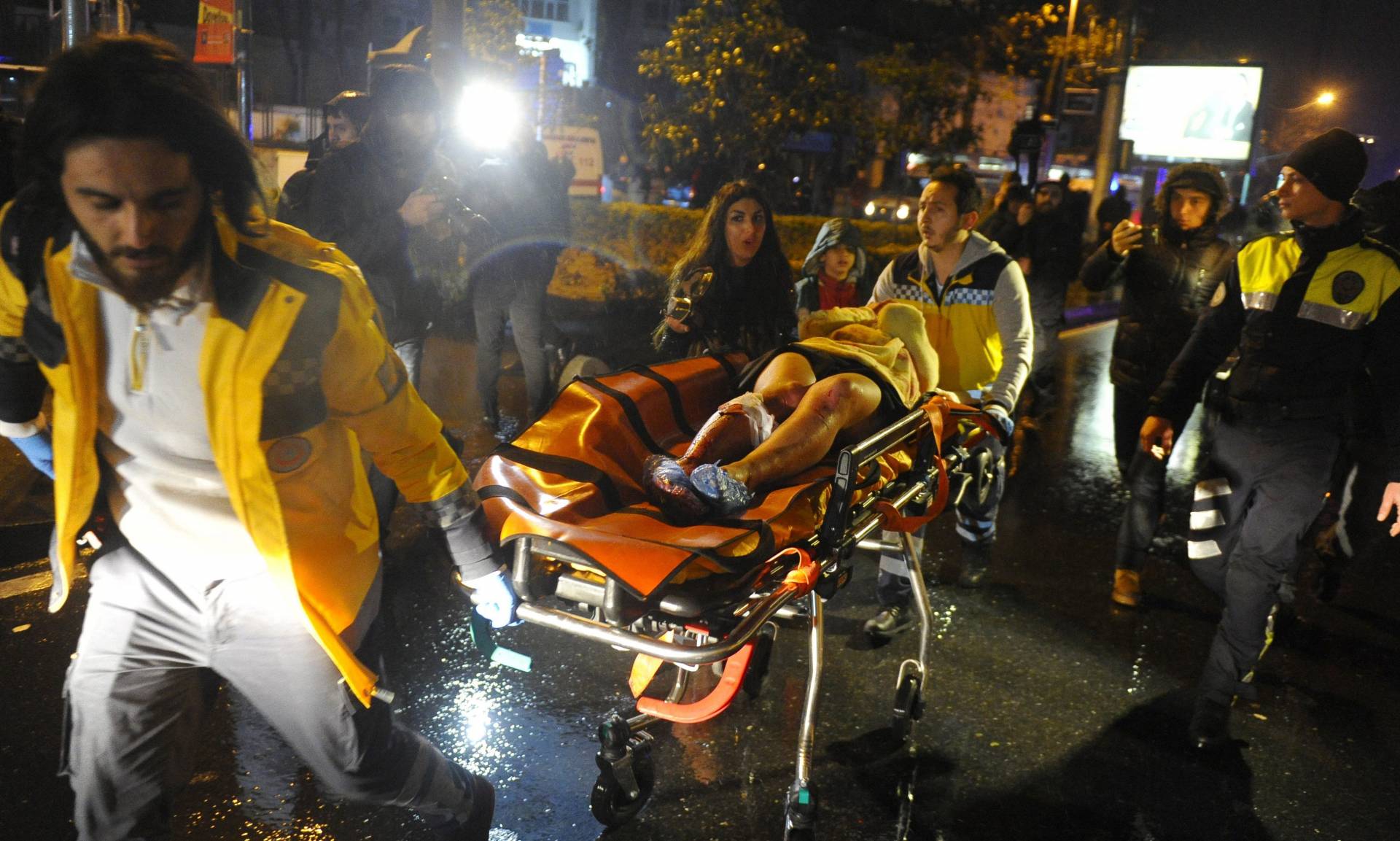 Turquía se moviliza para detener al terrorista que asesinó a 39 personas en Estambul
