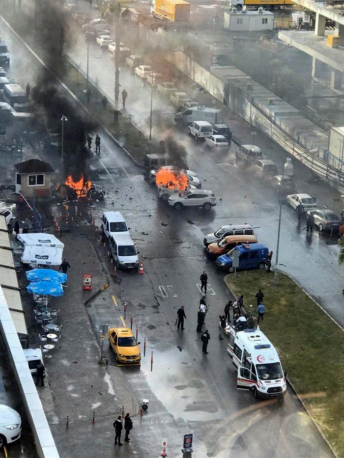 Nuevo atentado en Turquía mientras la policía busca al terrorista de Nochevieja