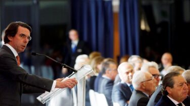 Aznar pide al Gobierno en su reaparición en Valencia una reforma fiscal integral