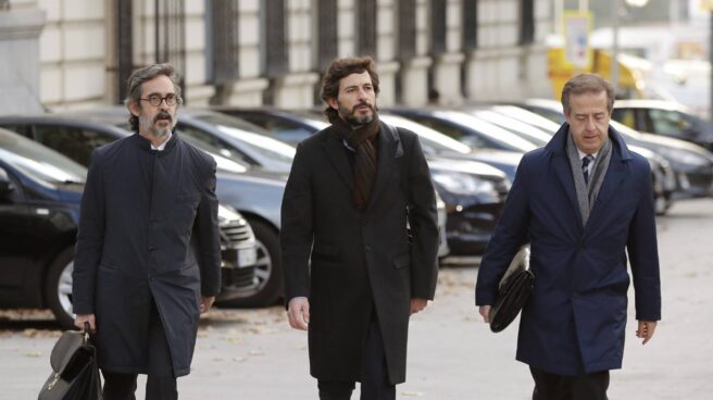 Oleguer Pujol, acompañado de sus abogados, a su llegada a la Audiencia Nacional.