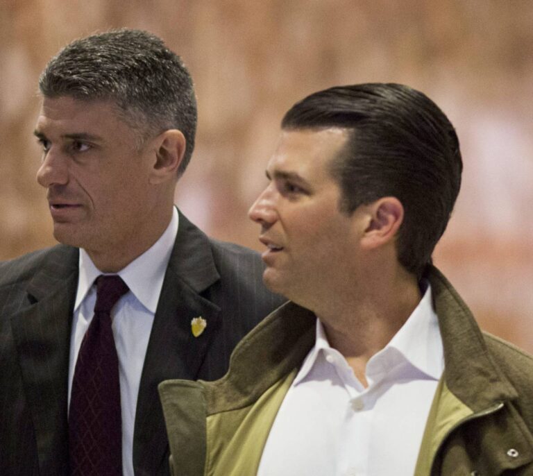 El hijo de Trump vio a una abogada rusa para conseguir información contra Clinton