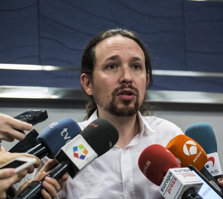 PSOE y C's acusan a Podemos de "mala fe" y abortan la moción de censura