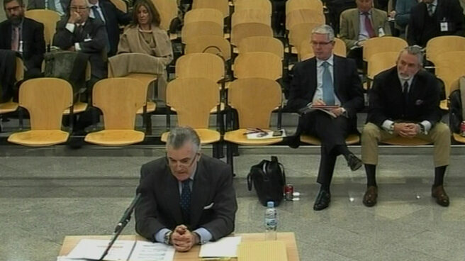Luis Bárcenas, durante una de sus declaraciones en el juicio de Gürtel. Luis Bárcenas, durante una de sus declaraciones en el juicio de Gürtel.
