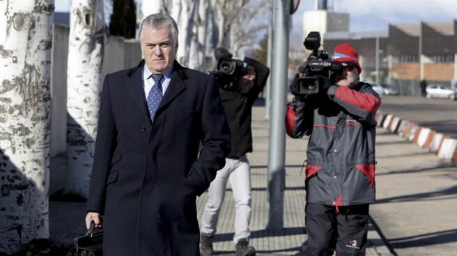 Luis Bárcenas, a su llegada a una declaración en el juicio de Gürtel. Luis Bárcenas, a su llegada a una declaración en el juicio de Gürtel.