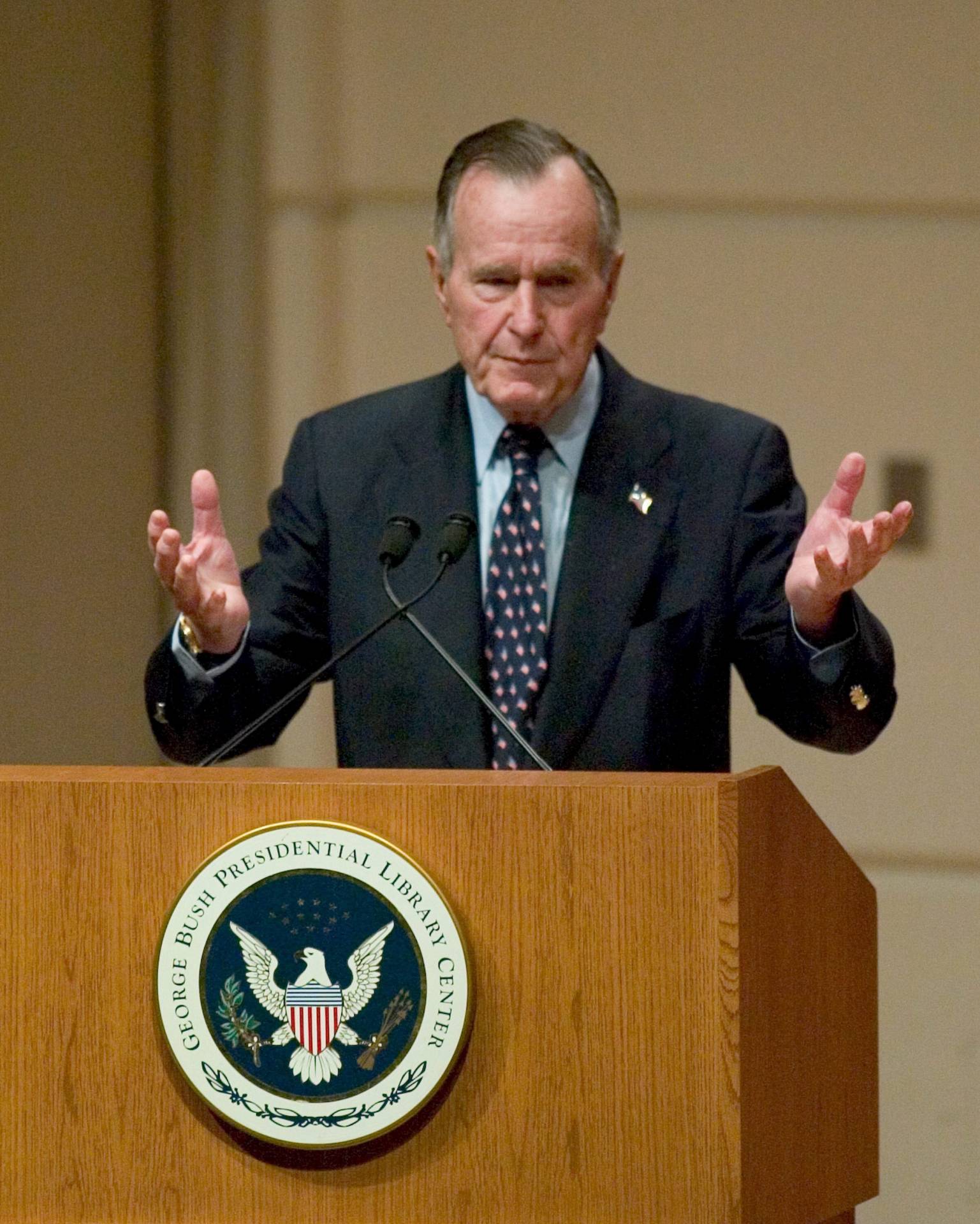 El ex presidente George H. W. Bush.