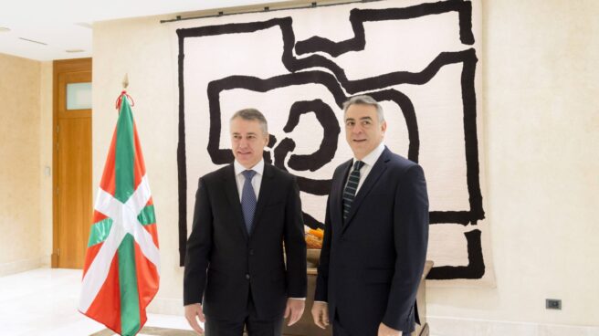636204273487558980 El lehendakari, Iñigo Urkullu, y el nuevo delegado del Gobierno en el País Vasco, Javier de Andrés.