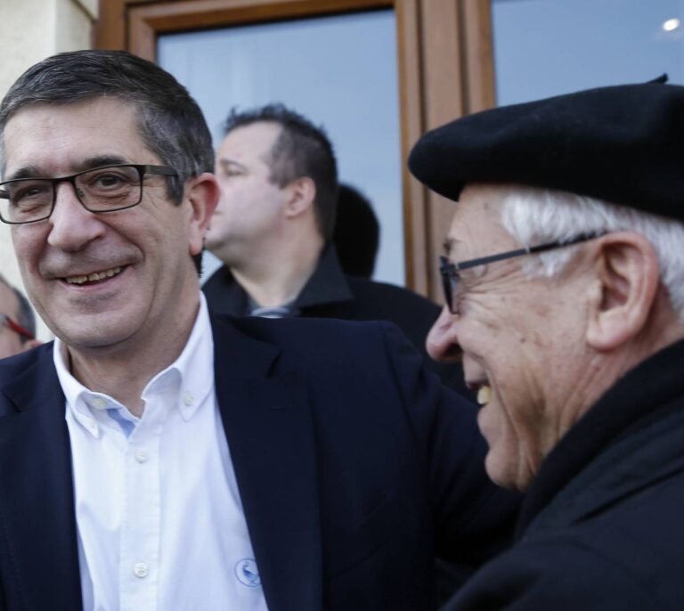 Patxi López se adelanta a Sánchez y celebra encuentros secretos con militantes del PSOE