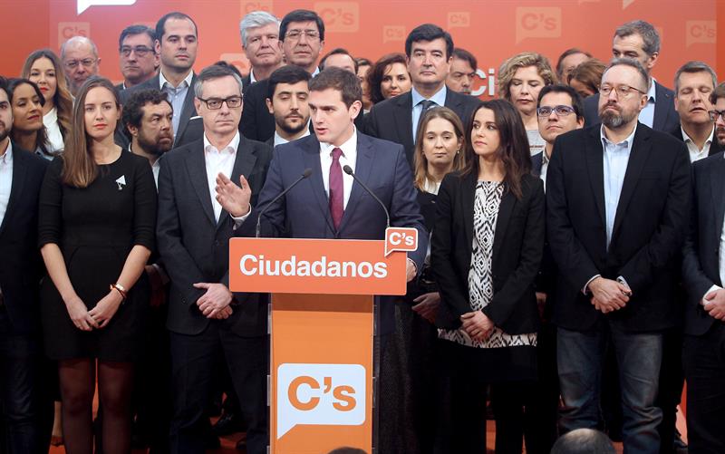 Albert Rivera, junto a su equipo en Ciudadanos.