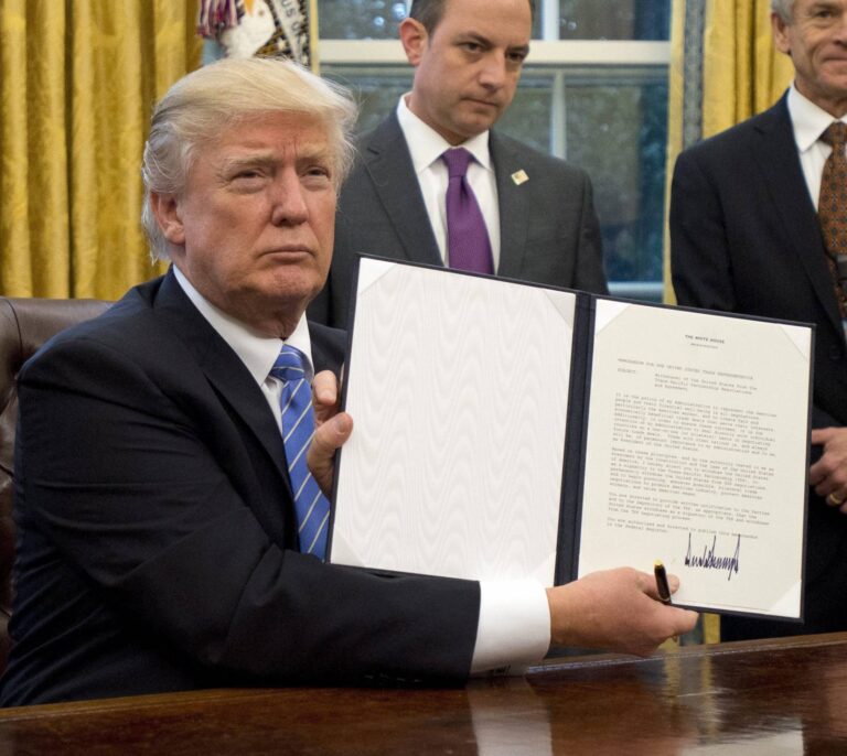 Facebook, Google y 95 grandes empresas más toman medidas legales contra Trump