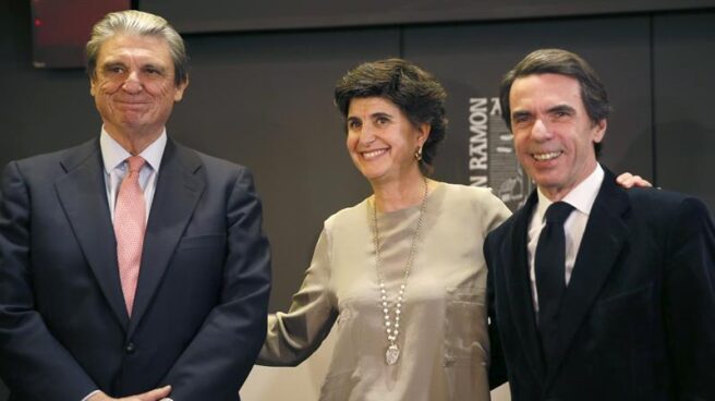 El presidente Fundación Villacisneros, Iñigo Gómez-Pineda Goizueta, María San Gil y José María Aznar.