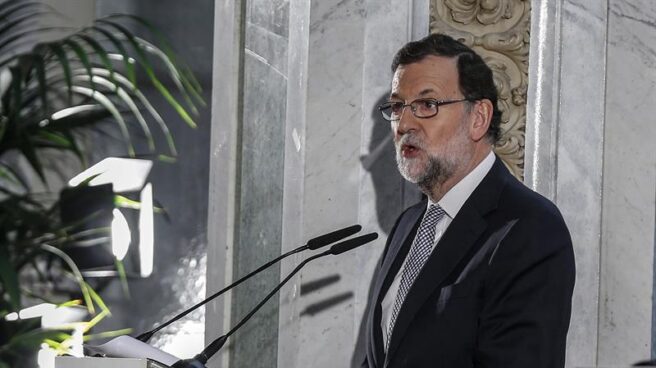 Rajoy considera que "no tiene sentido" comentar las palabras de Aznar