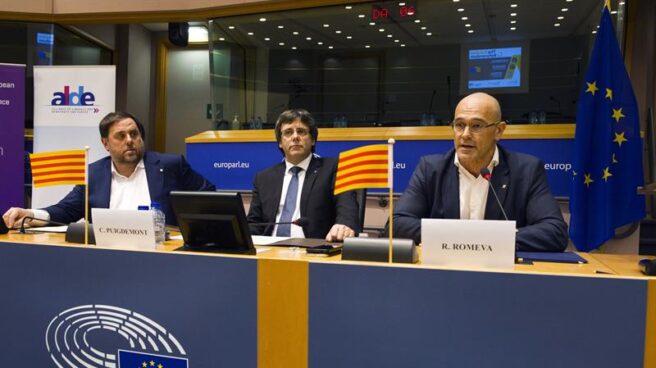 Oriol Junqueras, Carles Puigdemont y Raül Romeva, durante la intervención.