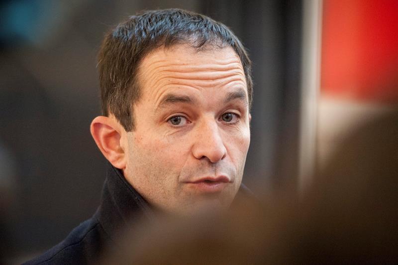 Benoît Hamon, vencedor de las primarias socialistas en Francia, frente a Manuel Valls