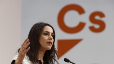 El whatsapp de Arrimadas a Albiol: "Voy a anunciar una moción de censura, ¿apoyáis?"