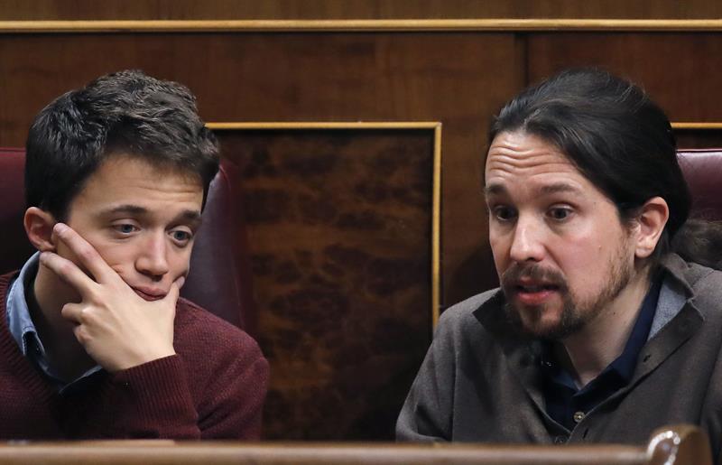 Íñigo Errejón y Pablo Iglesias, durante una sesión en el Congreso.