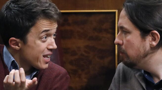Errejón e Iglesias discuten en el escaño. Errejon e Iglesias
