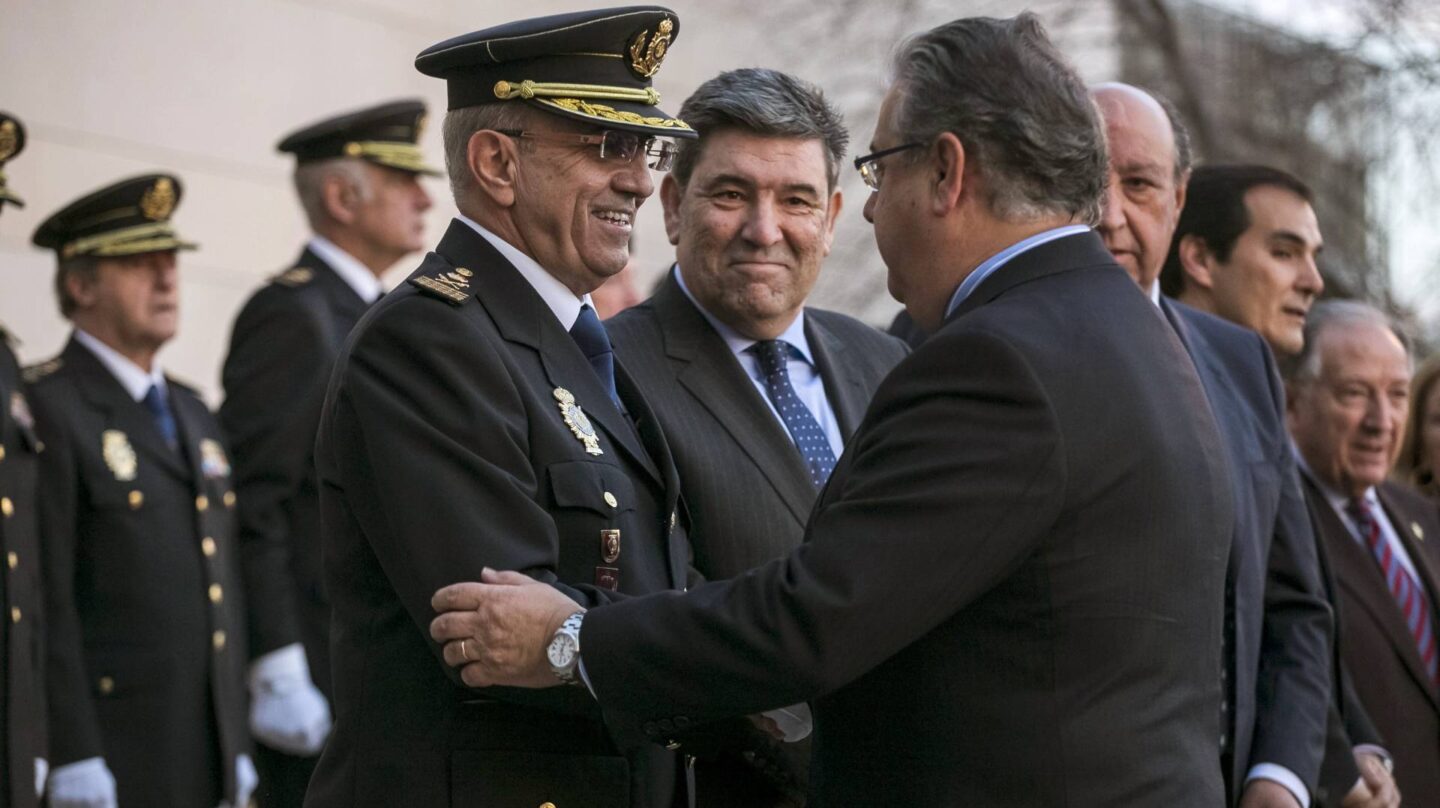 Juan Ignacio Zoido saluda a Florentino Villabona.