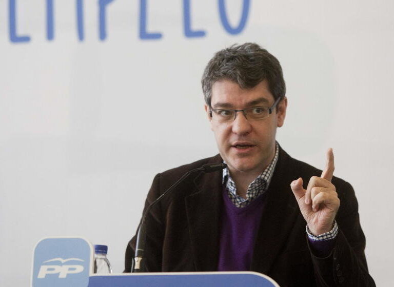 Nadal: La factura anual de la luz subirá 100 euros si no hay cambios en el clima