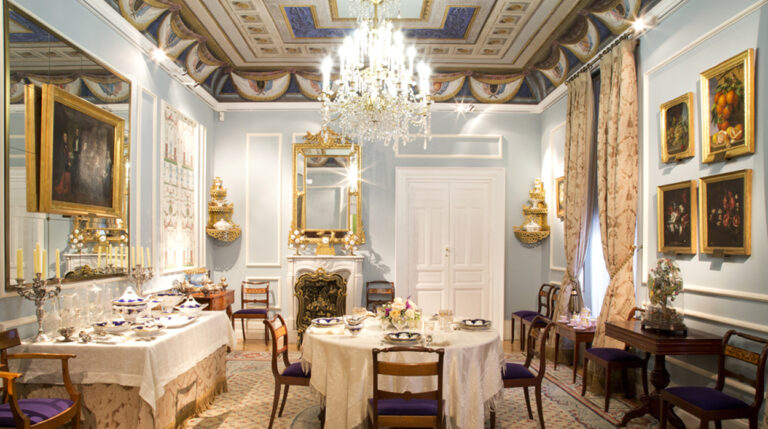 A mesa puesta El Museo del Romanticismo hará una visita guiada y, por supuesto, se conocerá su imponente comedor.