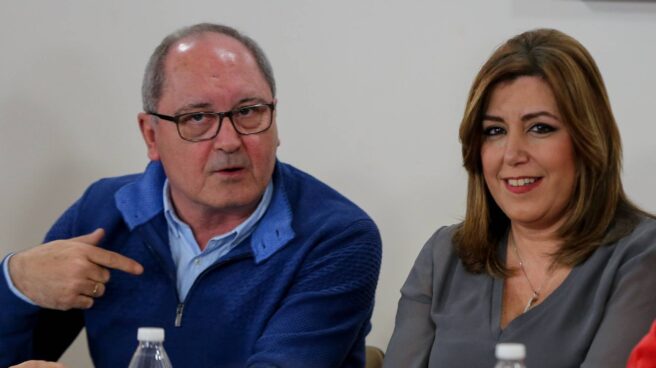 El secretario de Organización del PSOE-A, Juan Cornejo, junto a Susana Díaz.