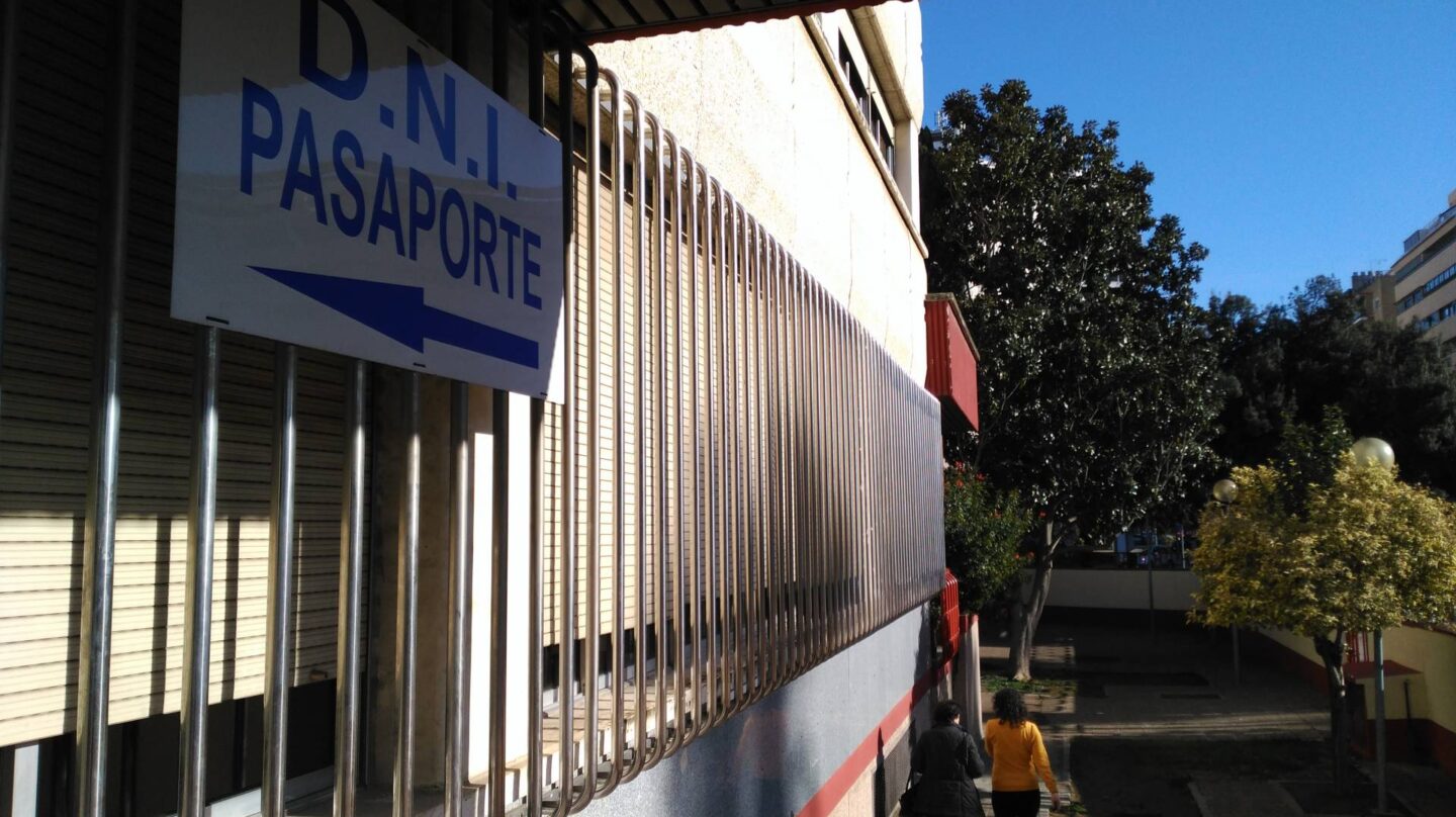 Oficina de expedición del DNI y pasaporte en Sevilla.
