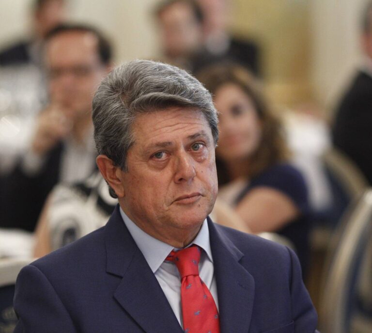 Alivio en el Gobierno y en el PP por la marcha de Trillo