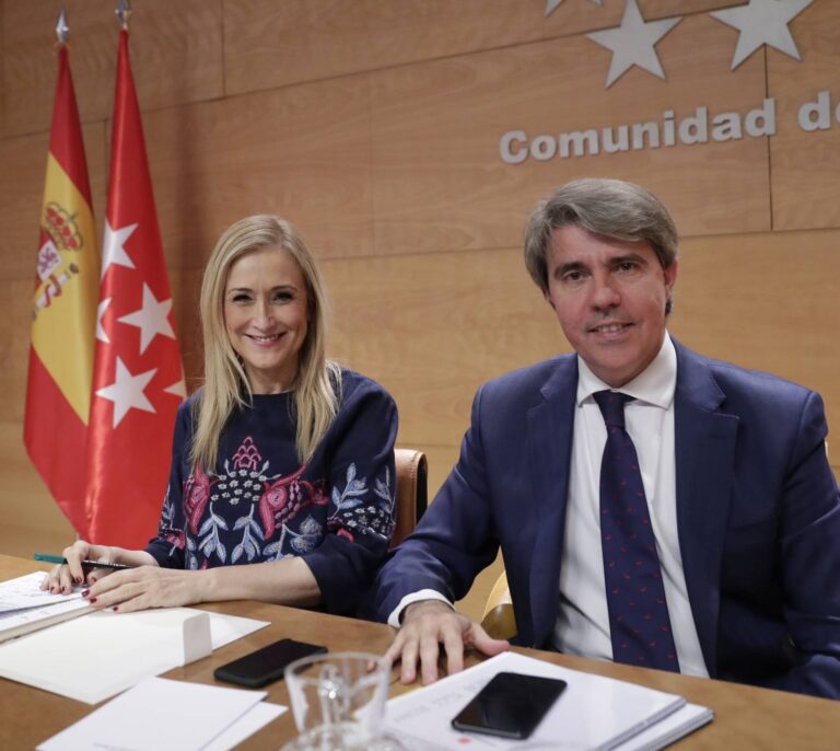 Cifuentes responde a las críticas e insiste en que el sistema de primarias es "mejorable"