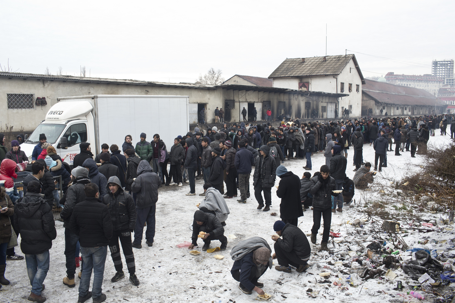 El pasado fin de semana, el termómetro bajó hasta los 16 grados bajo cero en Belgrado, donde el número de refugiados alcanzó los 2.000.