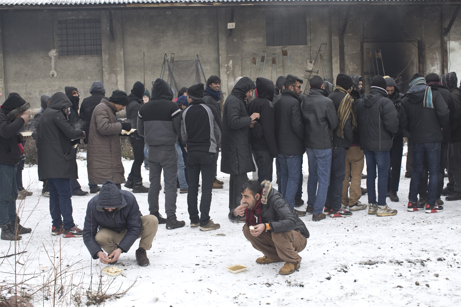 El pasado fin de semana, el termómetro bajó hasta los 16 grados bajo cero en Belgrado, donde el número de refugiados alcanzó los 2.000.