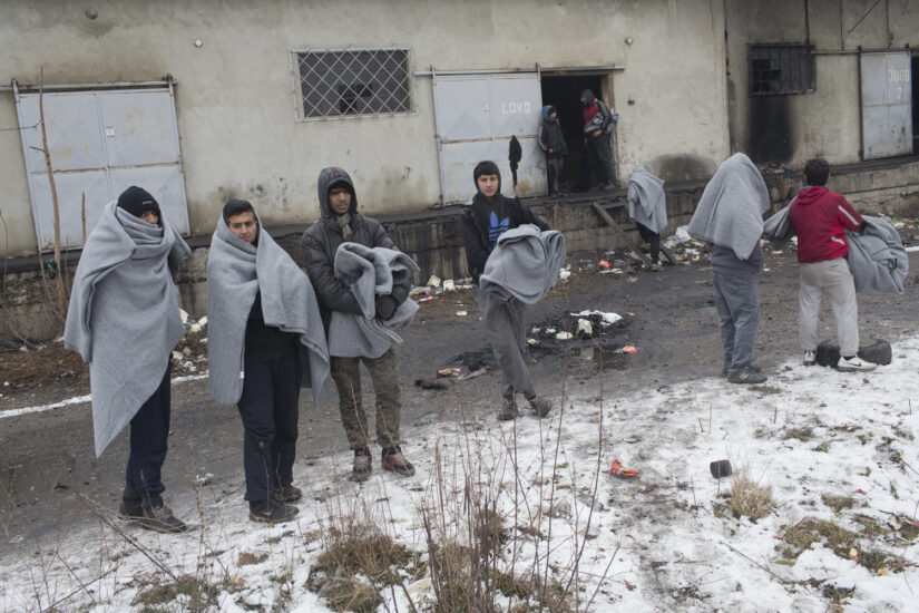 El pasado fin de semana, el termómetro bajó hasta los 16 grados bajo cero en Belgrado, donde el número de refugiados alcanzó los 2.000.