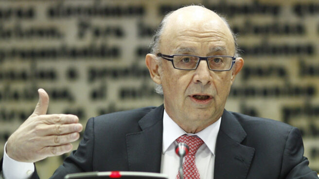 El ministro de Hacienda, Cristóbal Montoro, durante su comparecencia en el Senado.