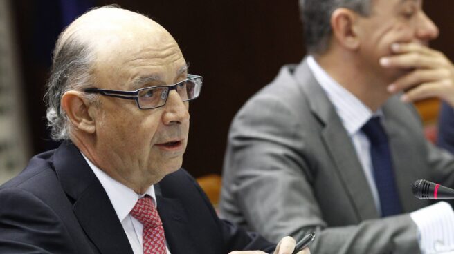 El ministro de Hacienda, Cristóbal Montoro, durante su comparecencia en el Senado.