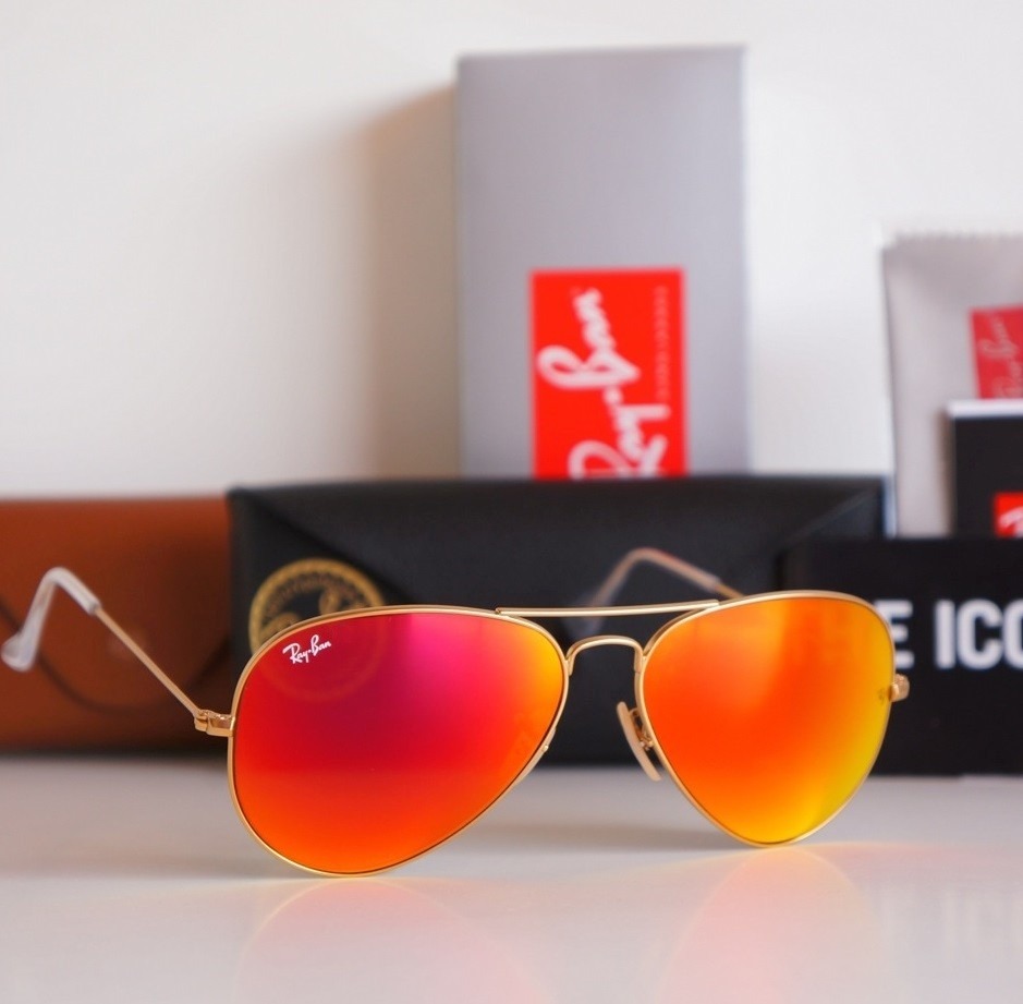 Modelo de gafas de sol Ray-Ban, marca del fabricante Luxottica.