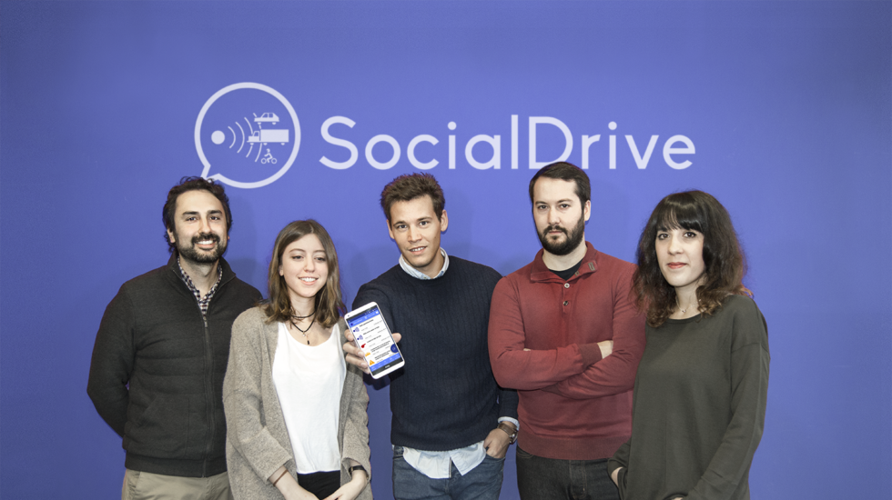 El equipo de SocialDrive con su CEO, Sergio García, en el centro.