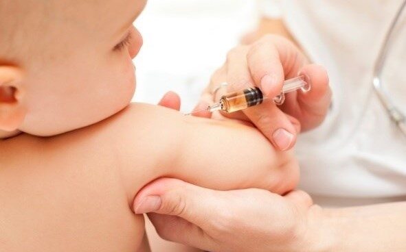 Sanidad niega que haya que vacunar de sarampión a los bebés que viajen a Europa
