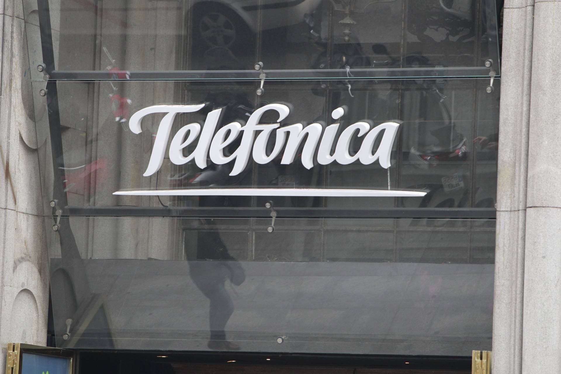 Logo de Telefónica en su sede de Madrid.