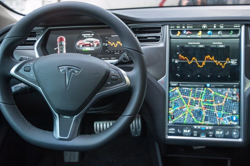 El interior de un Tesla Model S, similar al que sufrió el accidente.