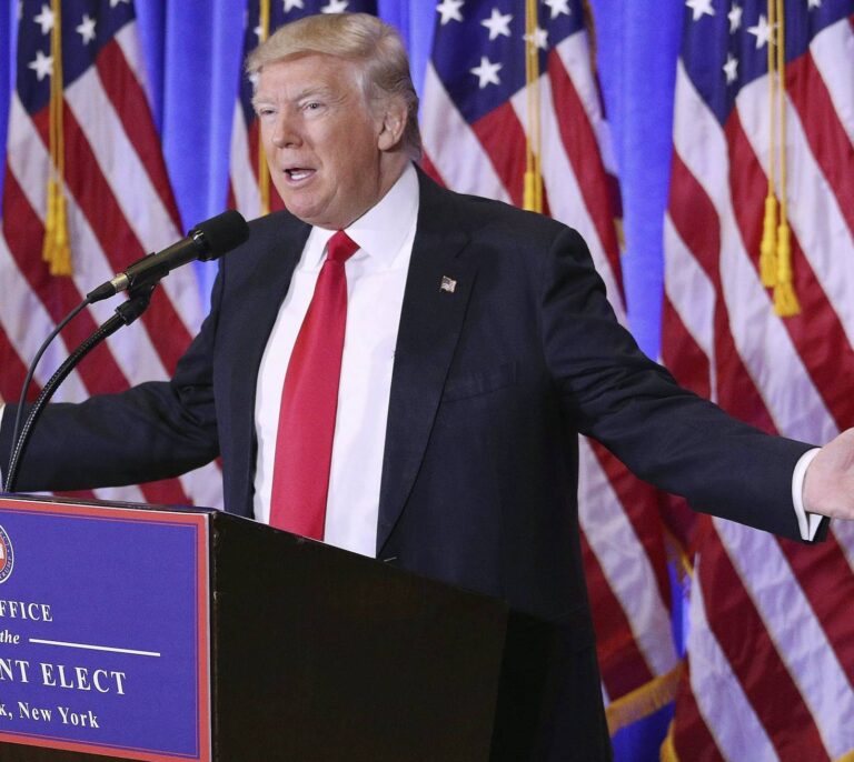 Trump acusa a Inteligencia de filtrar información comprometida para dañarle