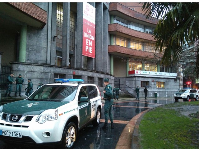 La Guardia Civil registra la sede de UGT-Asturias en Oviedo.