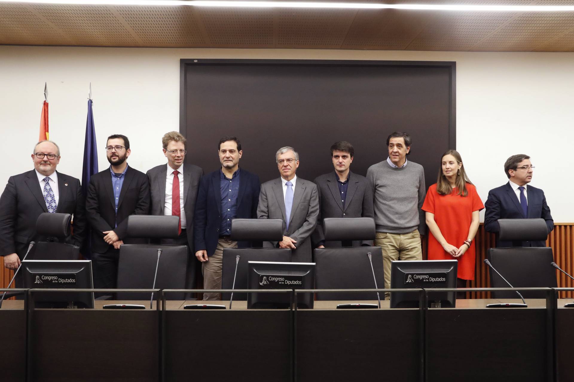 Representantes de los partidos que apoyan la proposición de ley sobre autoconsumo, de UNEF y de Px1NME.