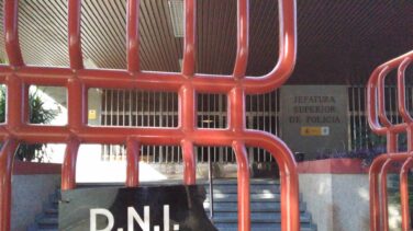 CCOO alerta de que el colapso para renovar el DNI se extiende ya a destinos de costa