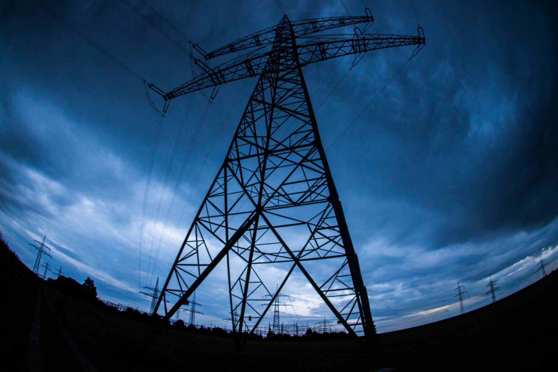 Las eléctricas se defienden: “Ninguna compañía se beneficia de la subida de la electricidad”