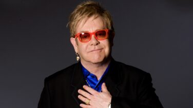 Elton John cancela sus próximos conciertos por neumonía