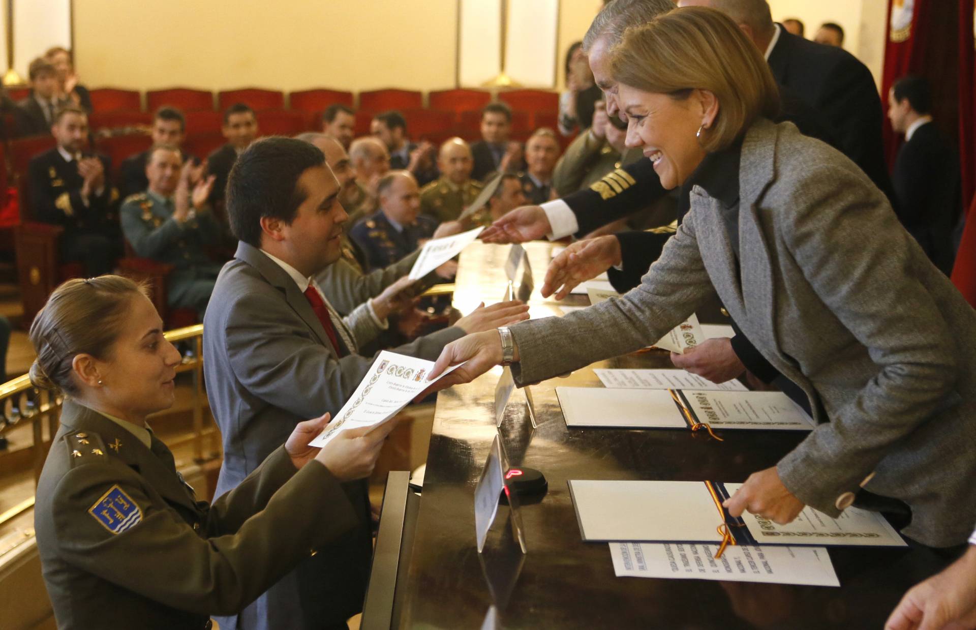La ministra de Defensa, María Dolores de Cospedal, en la clausura de los cursos del Ceseden.